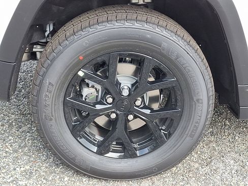 New 2025 Jeep Grand Cherokee Altitude image 5