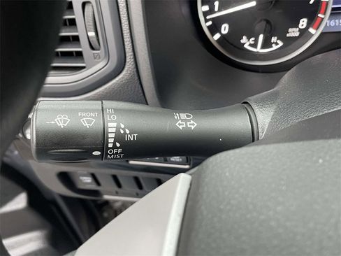 Used 2024 Nissan Titan SV image 29