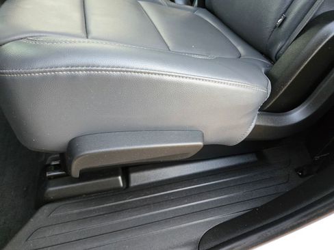 Used 2018 Chevrolet Traverse LT image 31