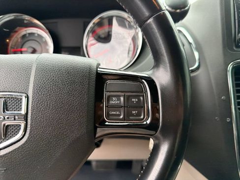 Used 2020 Dodge Grand Caravan SXT FWD image 14