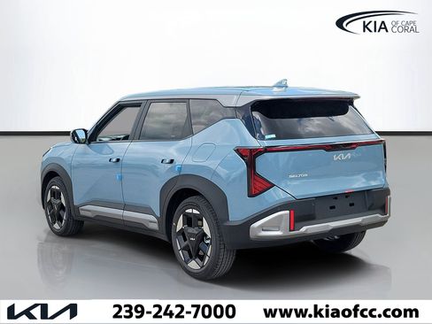 New 2027 Kia Seltos S FWD image 4