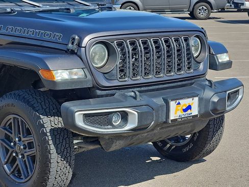 Used 2024 Jeep Gladiator Sport AWD/4WD image 7