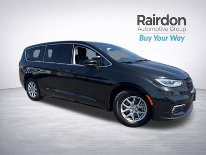 Used 2023 Chrysler Pacifica Touring-L