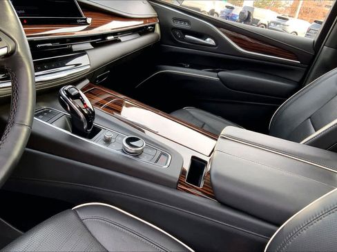 Used 2022 Cadillac Escalade Premium Luxury w/ Performance Package image 15