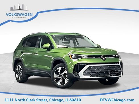 New 2025 Volkswagen Taos SE image 1