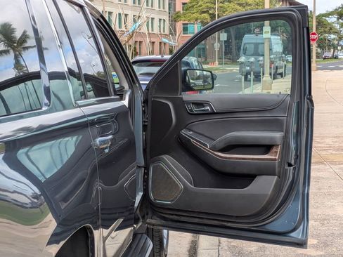 Used 2019 Chevrolet Suburban LS image 10