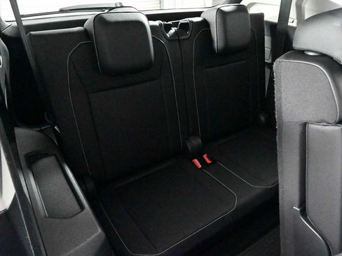 Certified 2023 Volkswagen Tiguan SE FWD image 12