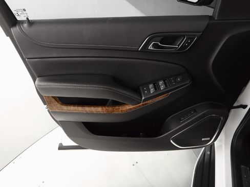 Used 2020 Chevrolet Suburban Premier image 10
