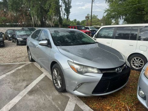 Used 2016 Toyota Camry SE FWD image 3