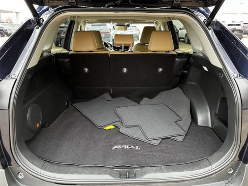 Used 2023 Toyota RAV4 XLE Premium image 29