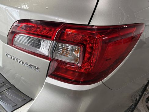 Used 2019 Subaru Outback 2.5i Limited image 11