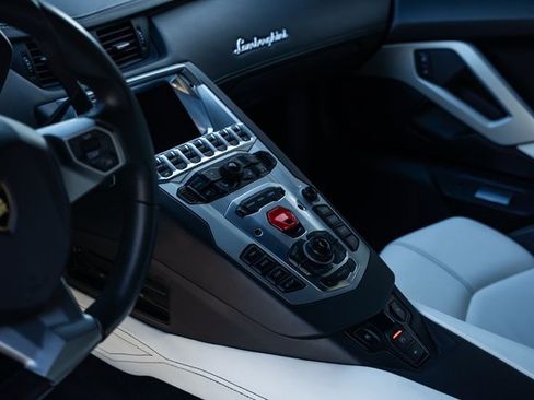 Used 2015 Lamborghini Aventador LP 700-4 image 26