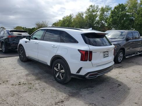 Used 2023 Kia Sorento S image 3