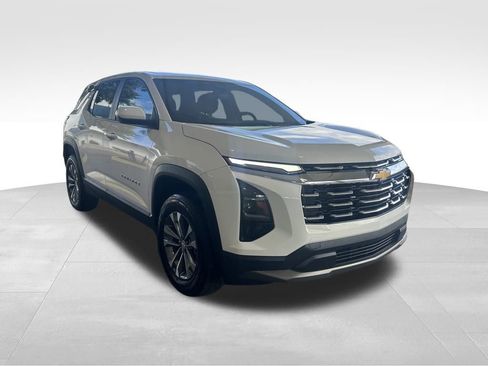 Used 2025 Chevrolet Equinox LT image 2