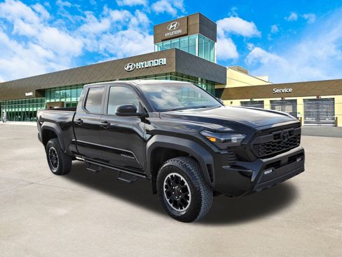 Used 2024 Toyota Tacoma TRD Off-Road image 3