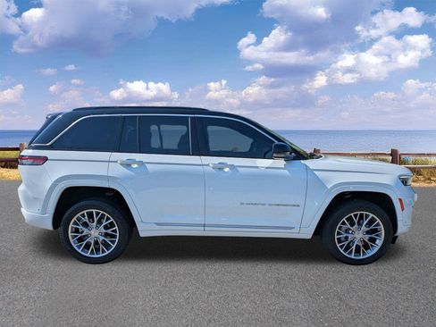 Certified 2025 Jeep Grand Cherokee Summit AWD/4WD image 9