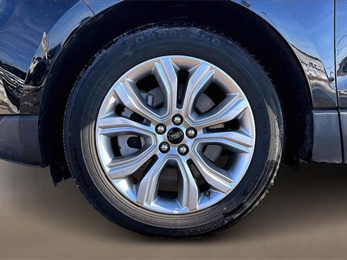 Used 2024 Ford Edge Titanium image 8