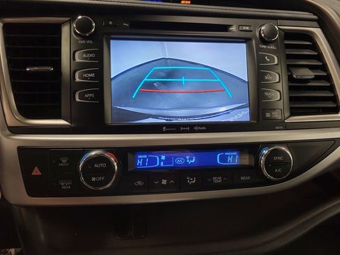 Used 2017 Toyota Highlander XLE image 17