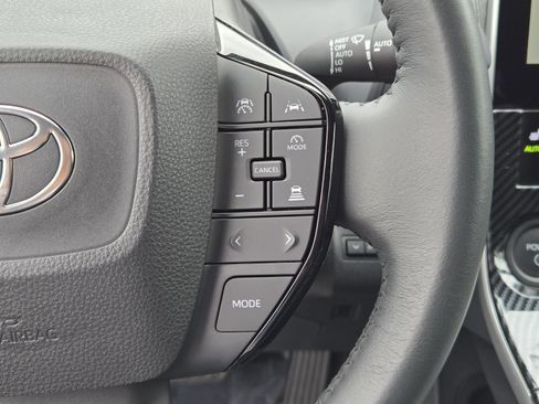 Used 2024 Toyota bZ4X FWD image 16