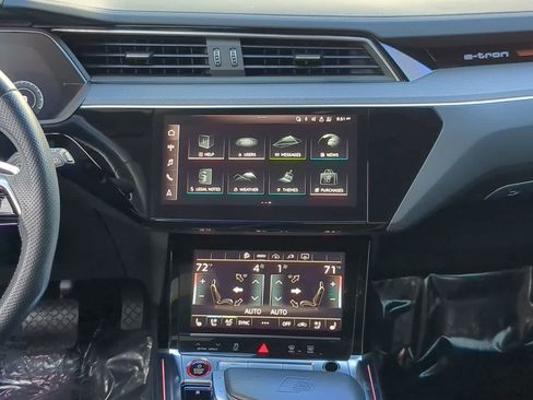 Used 2023 Audi e-tron S Premium Plus image 28