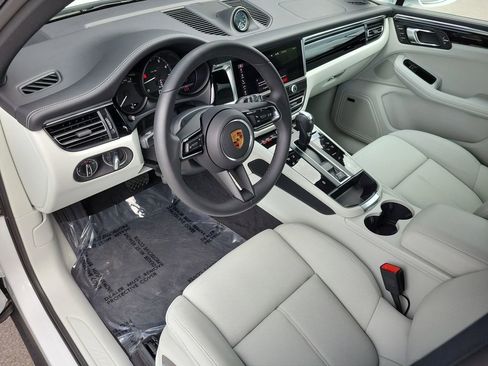 New 2026 Porsche Macan image 5