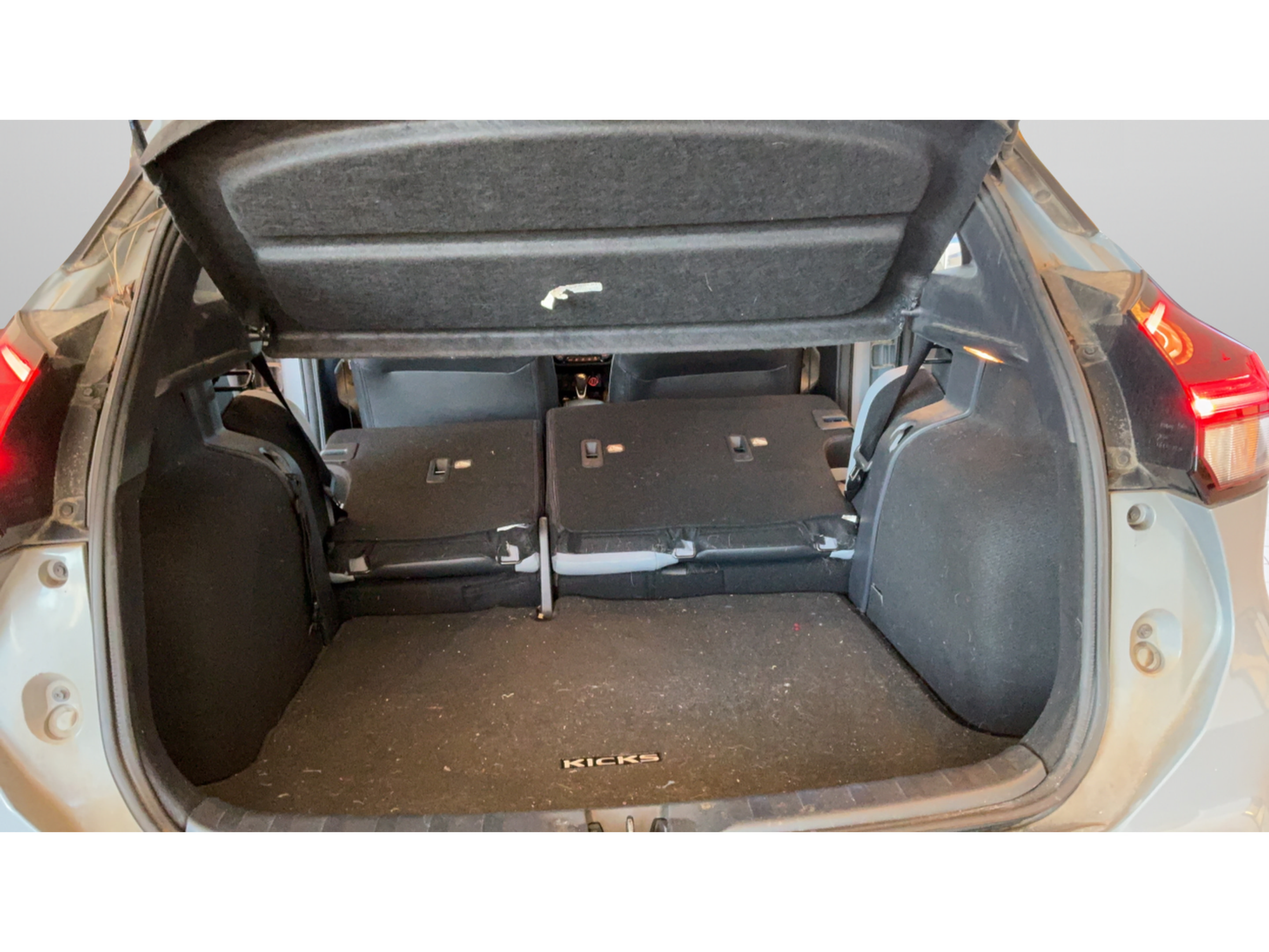 Used 2021 Nissan Kicks SR w/ SR Premium Package FWD image 24