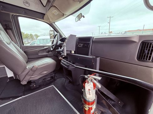 Used 2006 Chevrolet Express 3500 3500 2dr Commercial/Cutaway/Ch w/ School Bus Package image 11