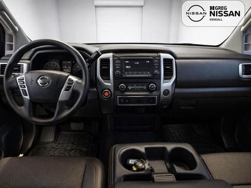 Used 2017 Nissan Titan S image 14