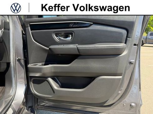 Used 2025 Honda Pilot Touring image 33