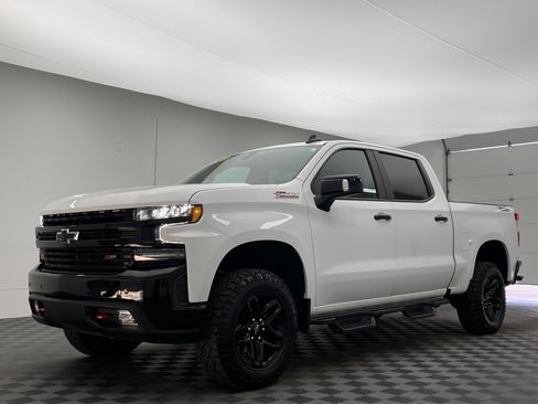 Used 2021 Chevrolet Silverado 1500 LT Trail Boss w/ Convenience Package II AWD/4WD image 2