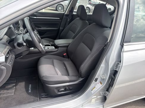 Used 2023 Nissan Altima 2.5 SV w/ SV Premium Package AWD/4WD image 17