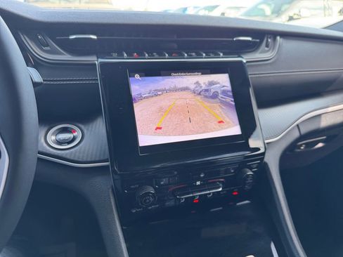 Used 2024 Jeep Grand Cherokee L Altitude image 35