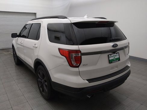 Used 2018 Ford Explorer XLT w/ Equipment Group 202A FWD image 5