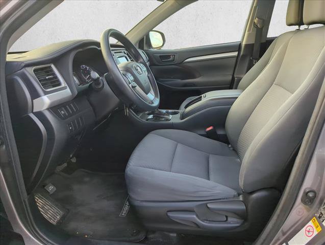 Used 2017 Toyota Highlander LE AWD/4WD image 10