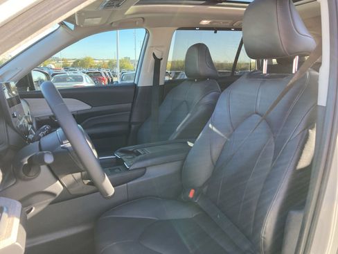 Used 2024 Toyota Grand Highlander Limited image 13