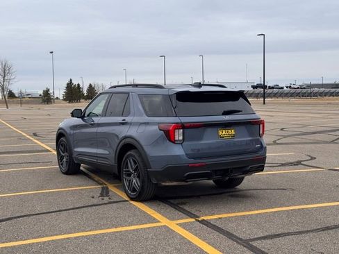 Used 2025 Ford Explorer ST-Line w/ ST-Line Street Pack image 36