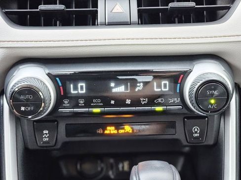 Used 2025 Toyota RAV4 XLE FWD image 24