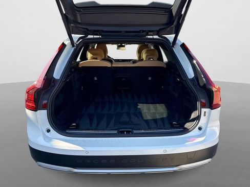 Certified 2025 Volvo V90 B6 Cross Country Ultra w/ Climate Package AWD/4WD image 24