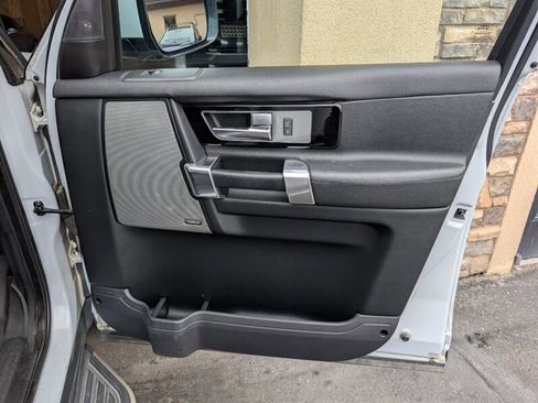 Used 2016 Land Rover LR4 HSE image 32