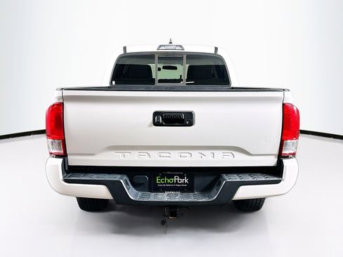 Used 2016 Toyota Tacoma SR image 7