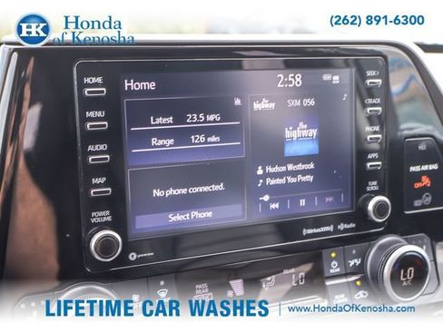 Used 2021 Toyota Highlander XLE AWD/4WD image 19