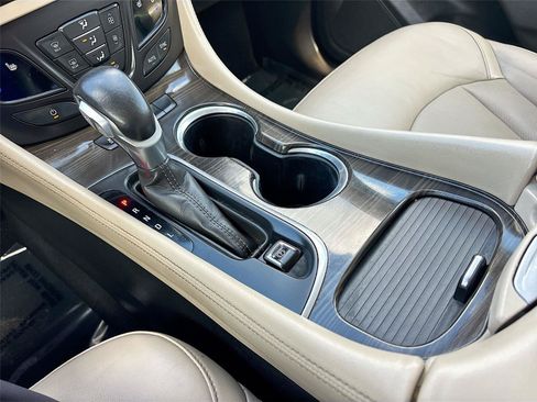 Used 2019 Buick Envision Essence FWD image 17