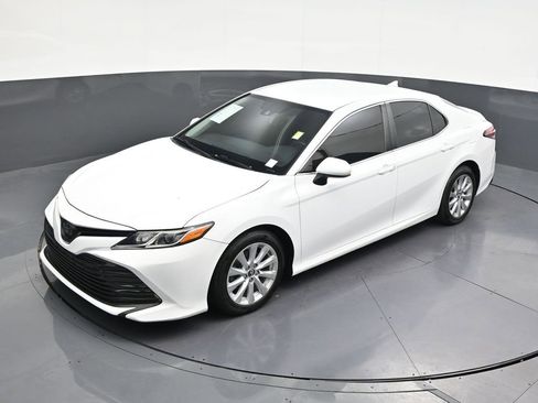 Used 2019 Toyota Camry LE FWD image 15
