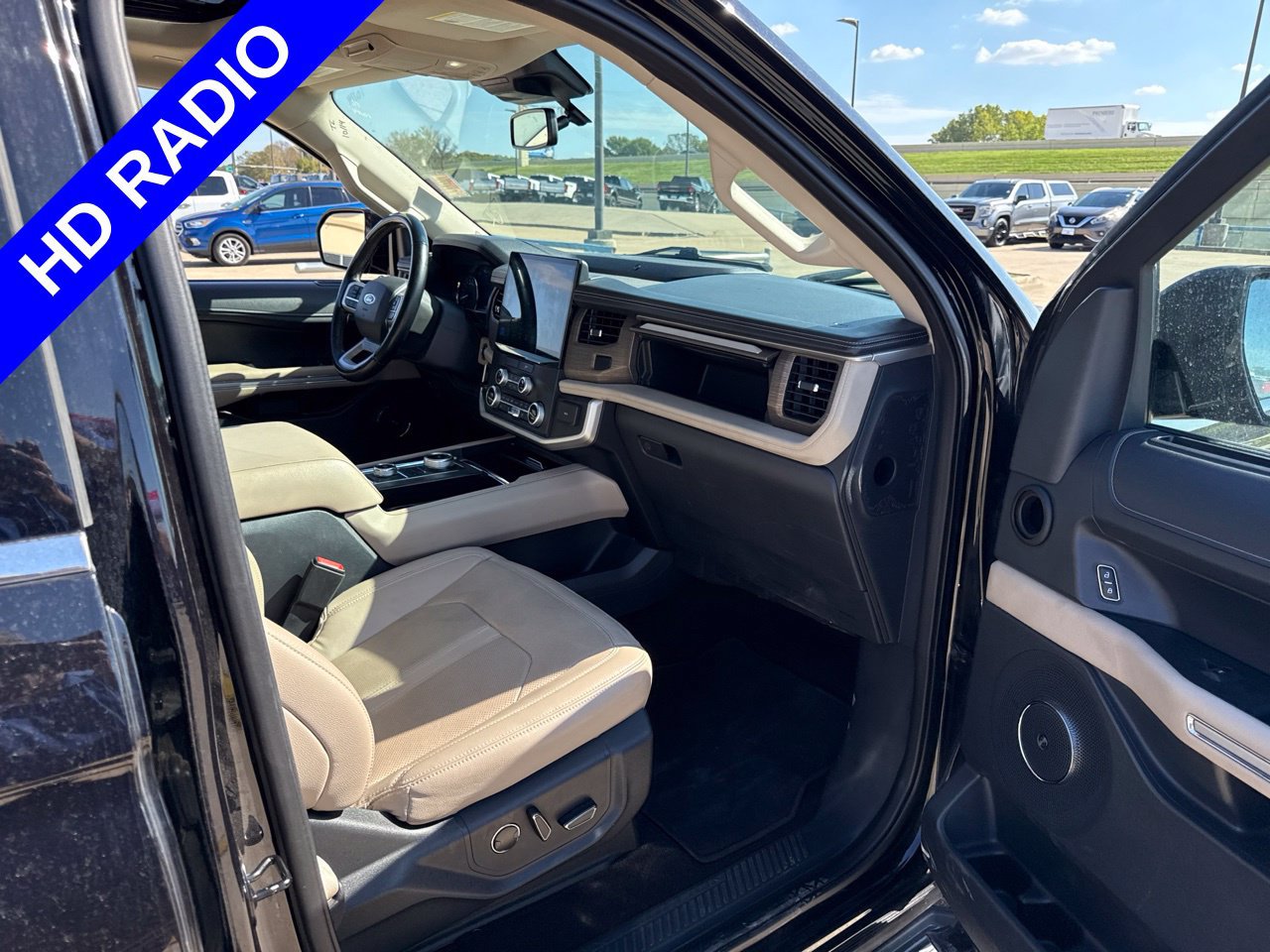 Used 2023 Ford Expedition Limited AWD/4WD image 16