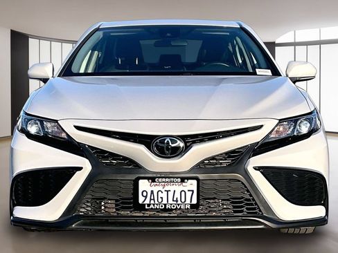 Used 2022 Toyota Camry SE FWD image 2