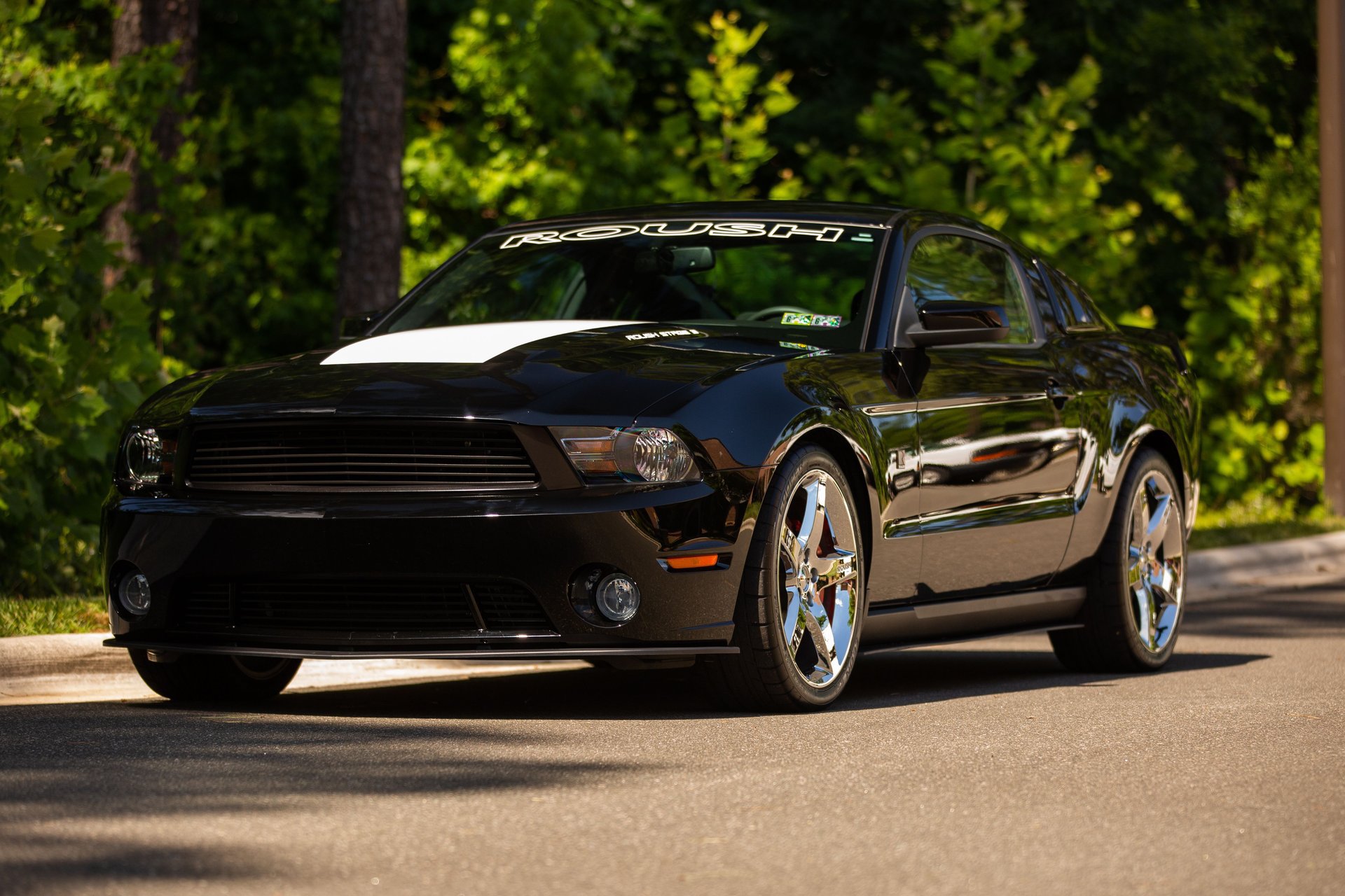 Used 2010 Ford Mustang GT RWD image 4