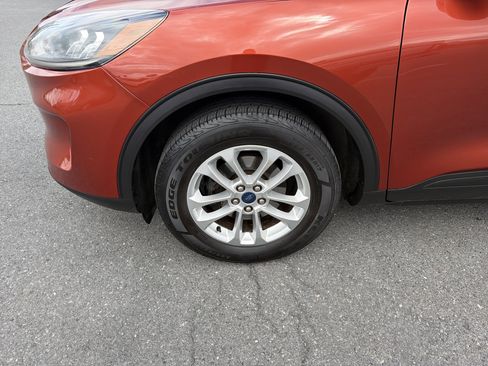 Certified 2020 Ford Escape SE image 11
