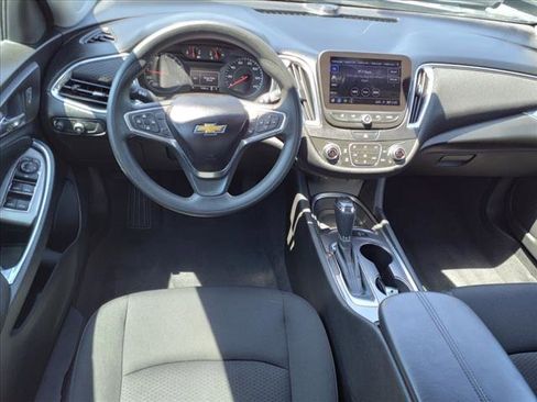 Used 2019 Chevrolet Malibu LT w/ Driver Confidence Package image 12