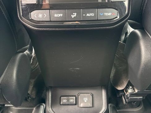 Used 2023 Toyota Highlander Platinum AWD/4WD image 10