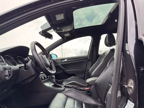 Used 2016 Volkswagen Golf 4-Door image 17